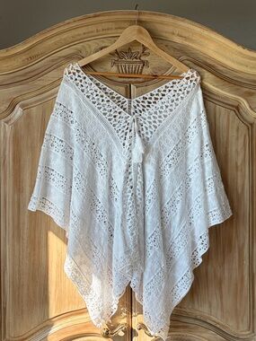 White Crochet Poncho-Style Top Lace Embroidered One Size Cover-Up Boho
